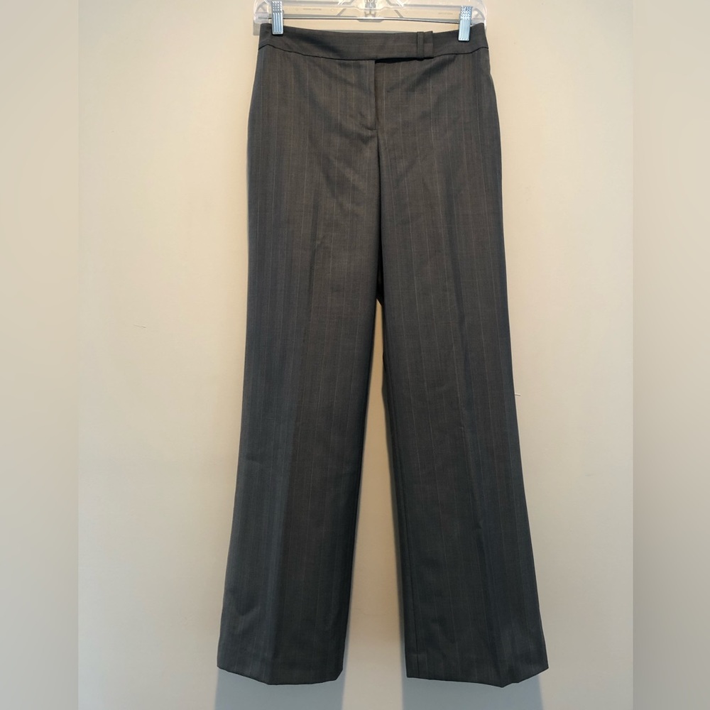 Ann Taylor petites dress pants, light grey with stripe. Size 4P.